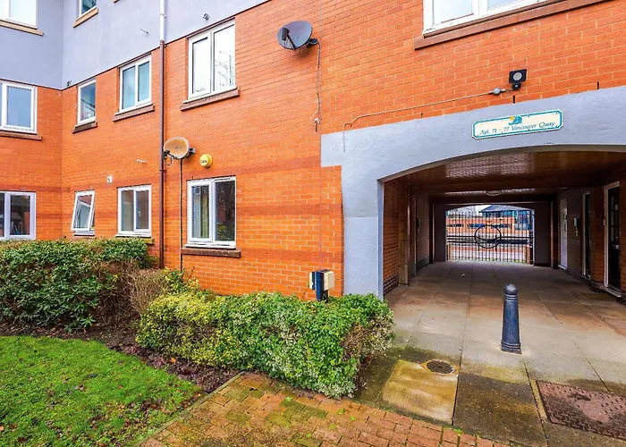 Comfy 1br In Salford, Kitchen, Wifi And Parking