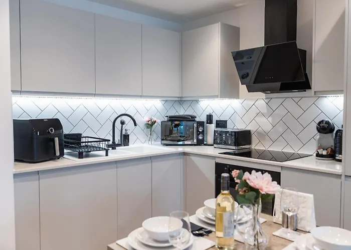 Luxury 2 Bed Apartment, With A Balcony & Canal View In Centre! 아파트