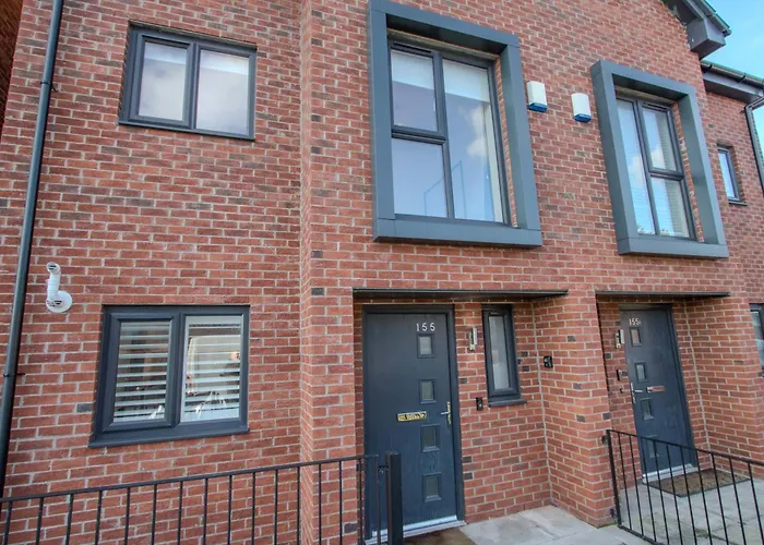 Modern 2-bed House In Swinton - Private Parking 度假居 曼彻斯特