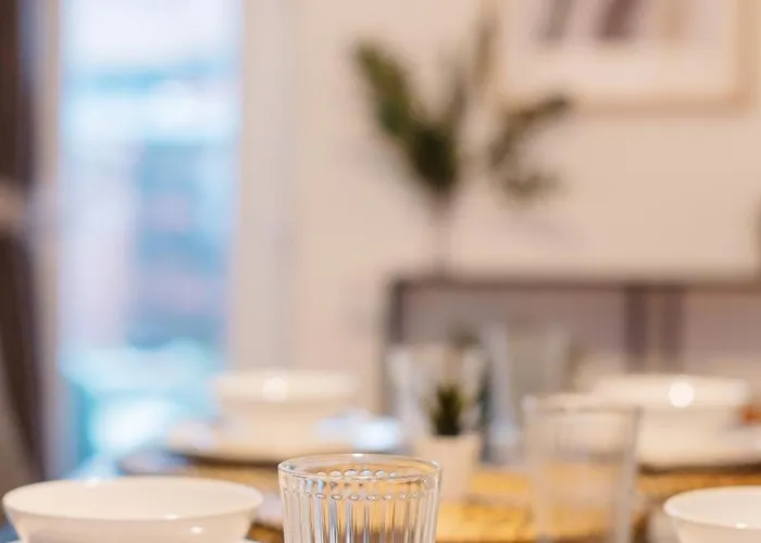 Casa vacanze 3 Bedroom House In Salford - Sleeps 6 Guests, Contractors, Groups, Families, Business, Leisute & Relocation Welcome, 15 Minutes From Centre, Fast Wi-fi, Smart Tv In Each Bedroom & Free Parking, Long And Short Welcome Manchester