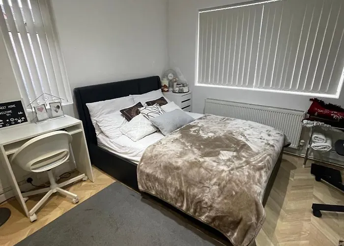 Modern Double Near Centre * Manchester