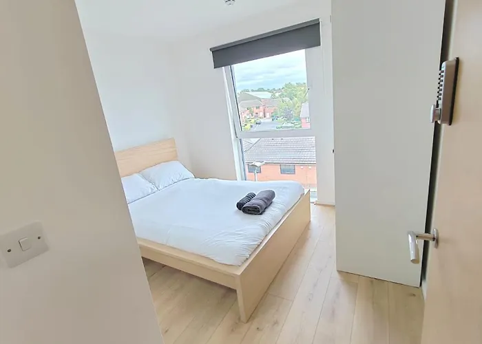 منزل للإقامة Modern Private In Shared 2 Bed Flat Camp St