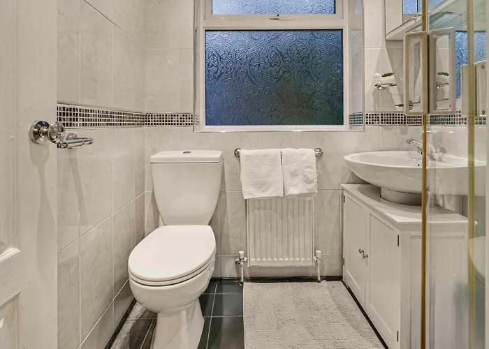 Guestready - Cozy 3-bedroom In Droylsden 4*