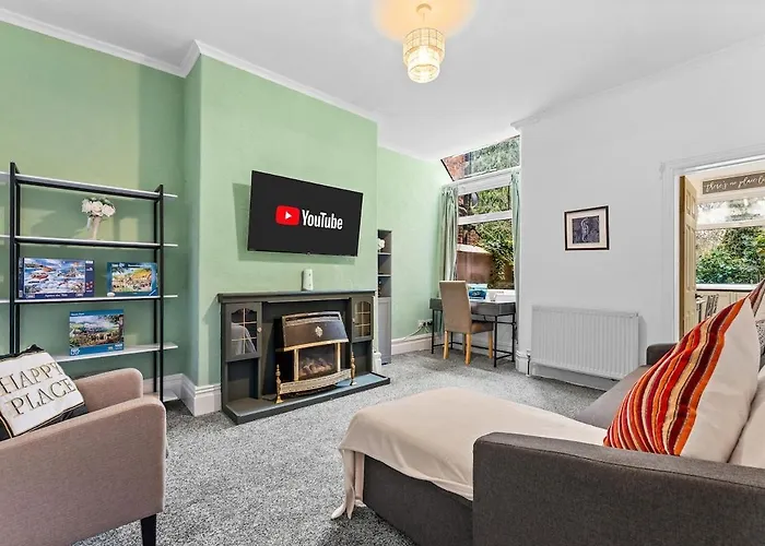 Premium Failsworth - Sleeps Up To 14! Manchester