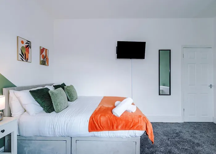 Дом отдыха Spacious 3 Bed In By 53 Degrees Property, Perfect For Group Stays, Sleeps 8 With Free Parking! Манчестер