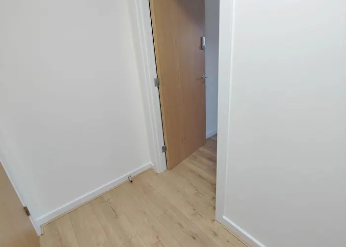 Fresh Private In Shared 2 Bed Flat Deltapoint Homestay szállás Manchester