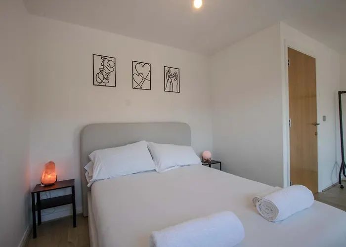 度假居 Modern 2-bed House In Swinton - Private Parking *