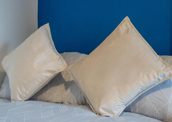 Premium Failsworth - Sleeps Up To 14!