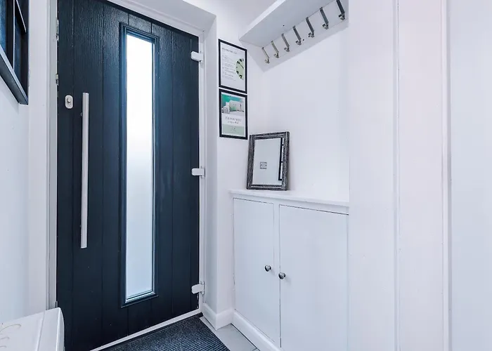 Дом отдыха Stylish 2br House For 4 In With Parking *