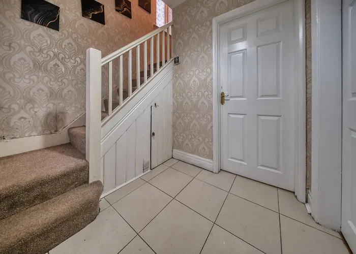 3 Bedrooms Sleeps 7 Free Parking Prázdninový dům Manchester