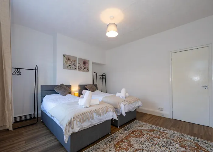 Steps From Old Trafford - Modern *