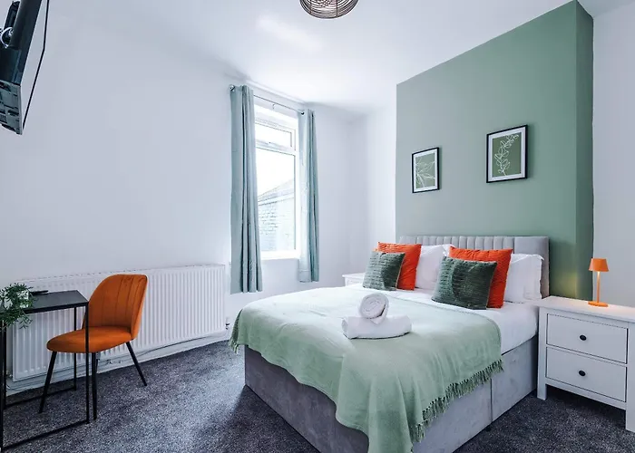 Дом отдыха Spacious 3 Bed In By 53 Degrees Property, Perfect For Group Stays, Sleeps 8 With Free Parking! Манчестер