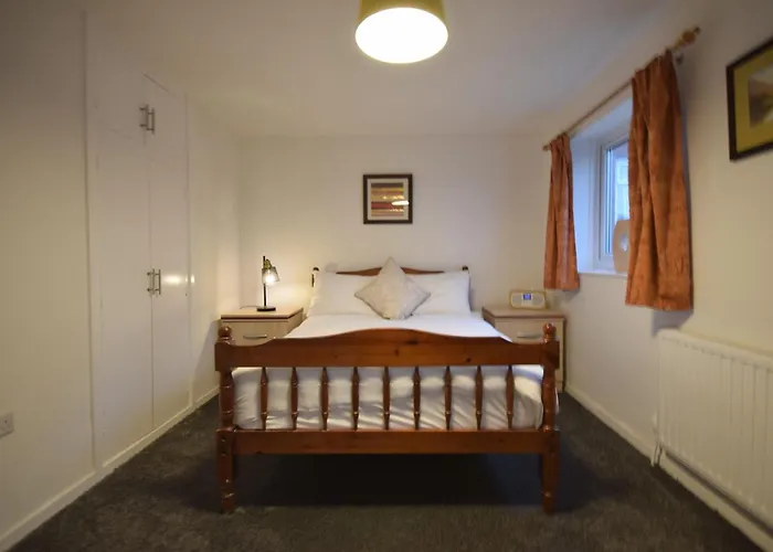 Cosy 2bdr House With Driveway Near * Mánchester