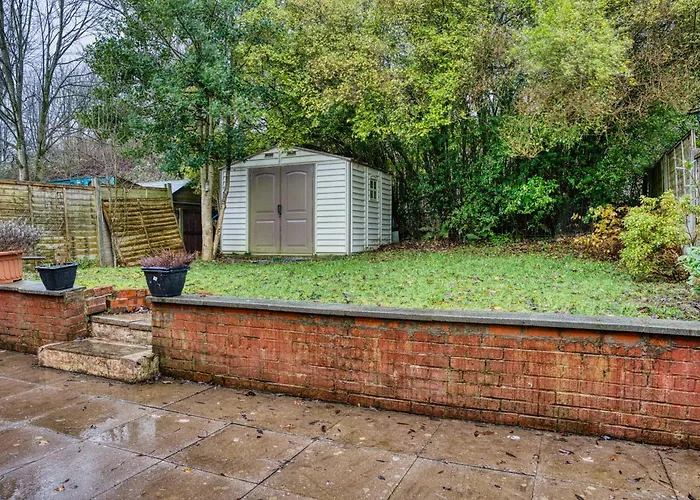 3 Bedrooms Sleeps 7 Free Parking