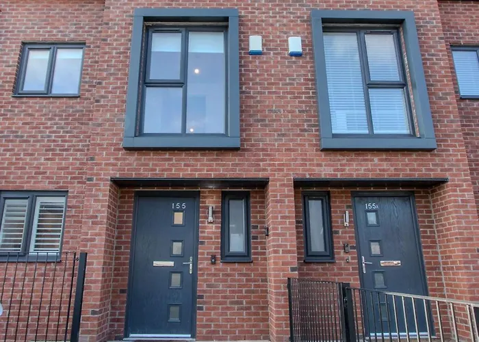 Modern 2-bed House In Swinton - Private Parking 曼彻斯特