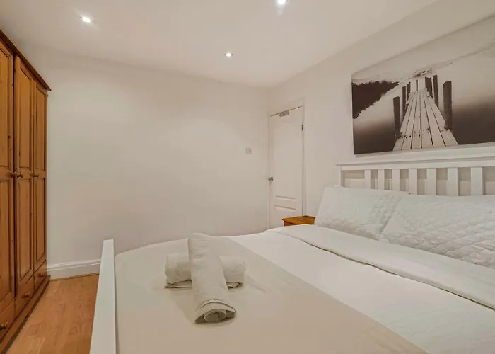 Pensión Guestready - Cozy 3-bedroom In Droylsden