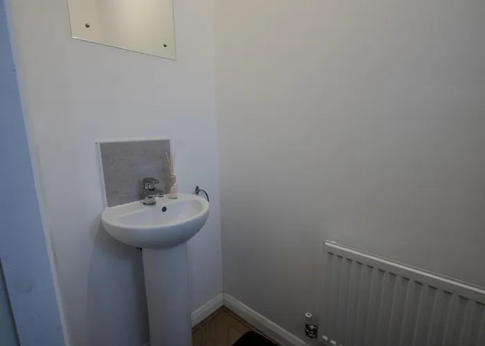 Modern 2-bed House In Swinton - Private Parking * 曼彻斯特