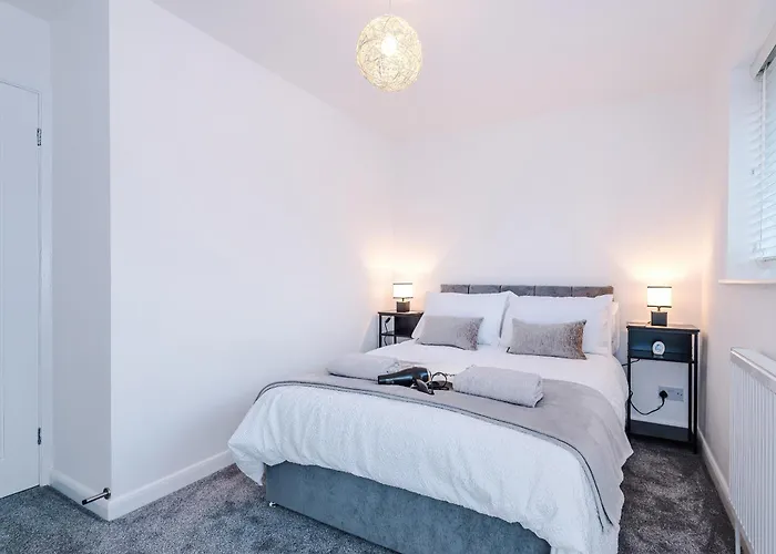 Дом отдыха Stylish 2br House For 4 In With Parking *