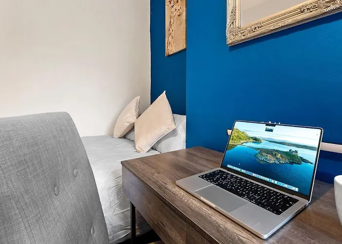 Premium Failsworth - Sleeps Up To 14! * Manchester