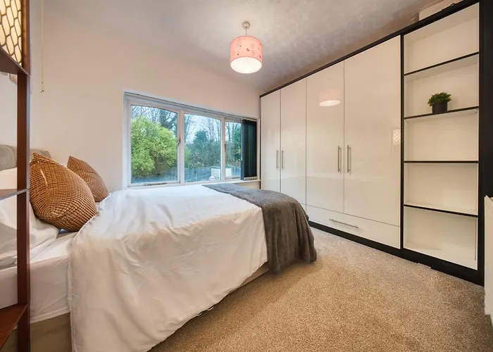 3 Bedrooms Sleeps 7 Free Parking Prázdninový dům