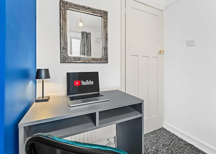 Luxury Group - - Sleeps 9