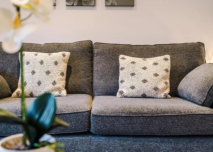 Stylish 2br House For 4 In With Parking Манчестер