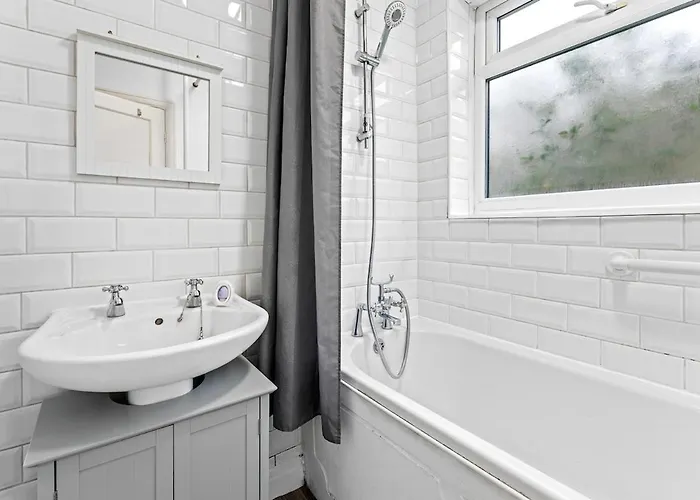 Luxury Group - - Sleeps 9 *