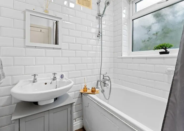 Luxury Group - - Sleeps 9 맨체스터