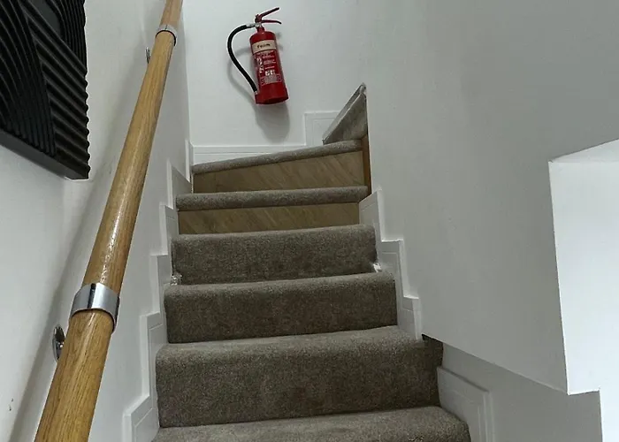 Hendham - Near Etihad Stadium, Coop Live Arena, National Cycling Centre & 24 Hour Asda *