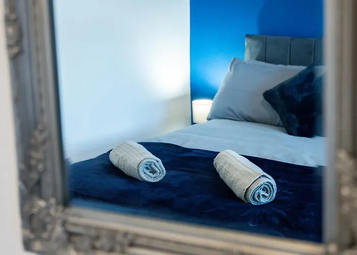 Luxury Group - - Sleeps 9 펜션 *