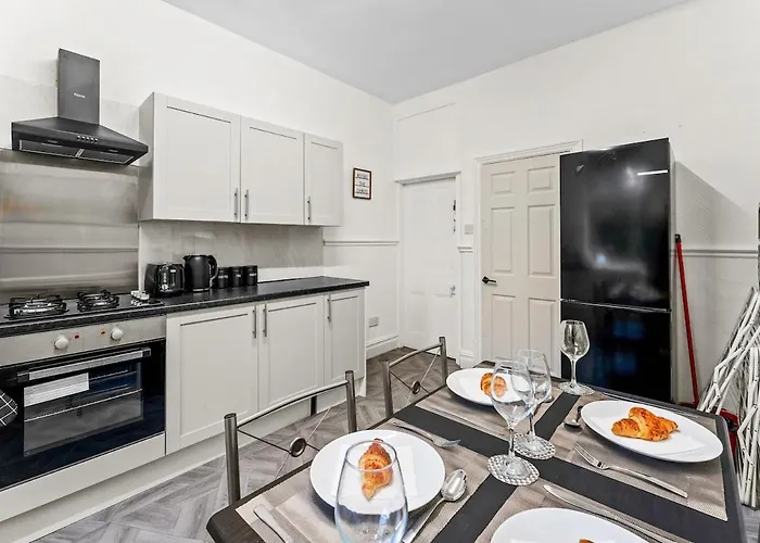 Premium Failsworth - Sleeps Up To 14! Vakantiehuis *