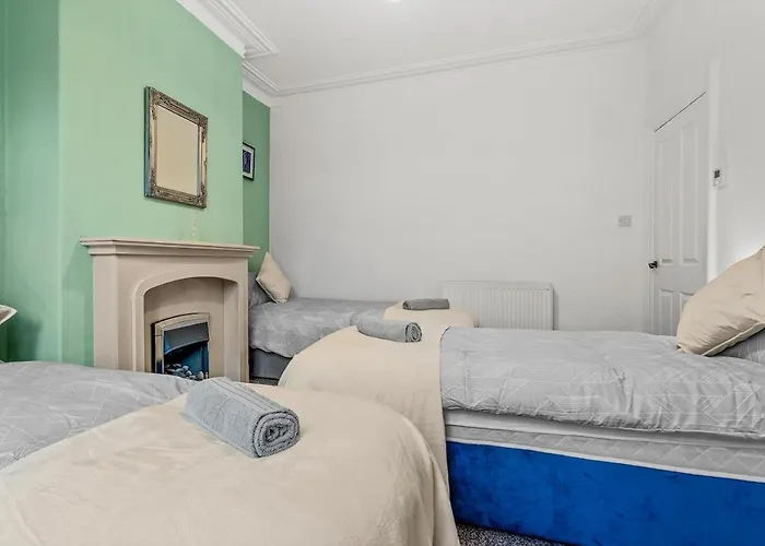 Premium Failsworth - Sleeps Up To 14! * Manchester