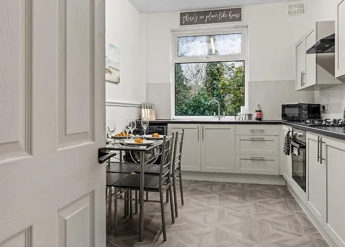 Premium Failsworth - Sleeps Up To 14! Manchester