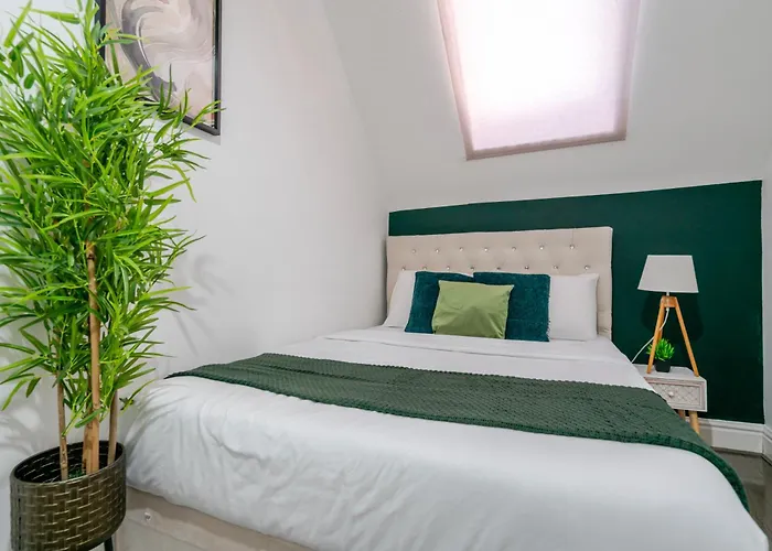 Spacious Near Mcr Town & Etihad Stadium شقة *