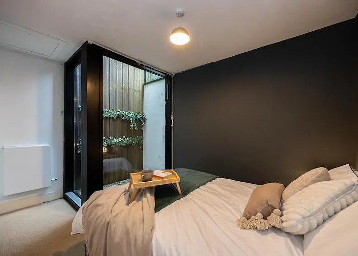 Stylish & Modern 3br - Garden, Parking & Ps5 * مانشستر