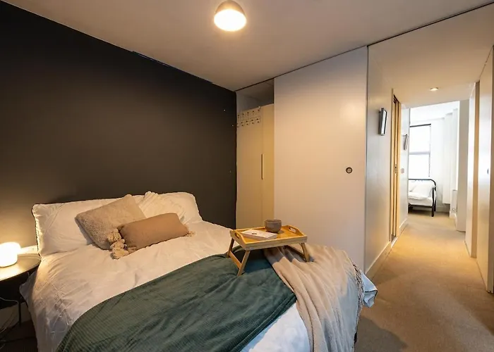 Apartment Stylish & Modern 3br - Garden, Parking & Ps5