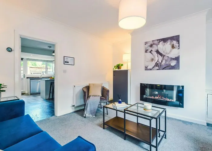 2bdr Droylsden House In With Wparking *