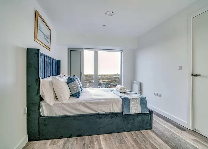 Lägenhet 1-br Flat In Eccles - 1 Minute Walk To Train & Tram Station - Sleeps 3 Manchester