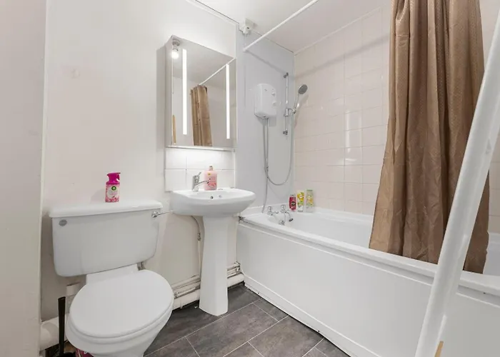 Oxford Road Haven: Stylish 1-bedroom Retreat Lägenhet