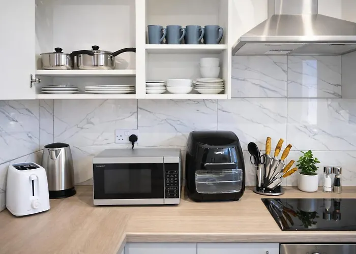 4bdr Contractor Hub - Sleeps 7 - Free On Street Parking Manchester