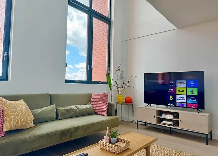 3 Bedroom Penthouse Roof Garden Parking Canal