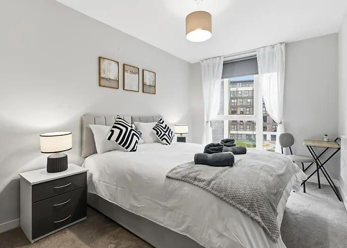 Lux 2bd, Free Parking & Wifi, Near Mcr Center And Media