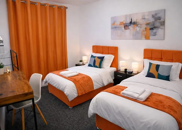 4bdr Contractor Hub - Sleeps 7 - Free On Street Parking * Manchester