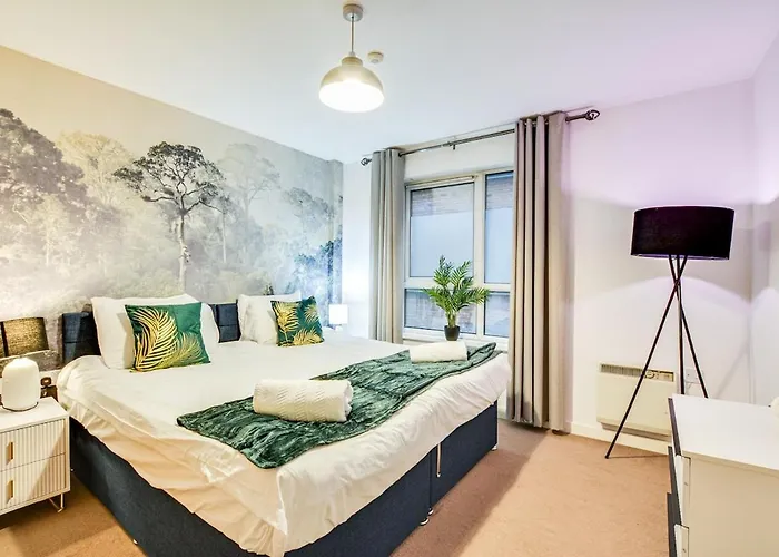 Pinecone - Centre Mánchester