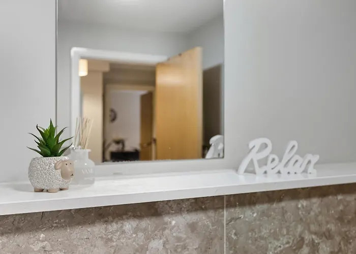 Appartement Lux 2bd, Free Parking & Wifi, Near Mcr Center And Media