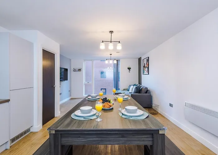 Centre, Central, Pool Table *