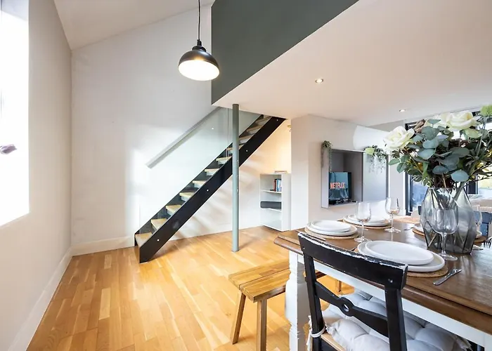 Stylish & Modern 3br - Garden, Parking & Ps5