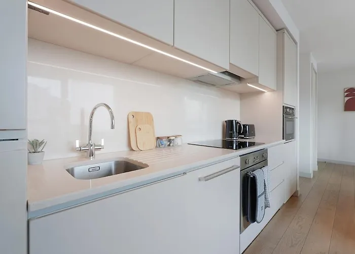 Stylish&spacious 2 Bedroom 2 Bathroom *