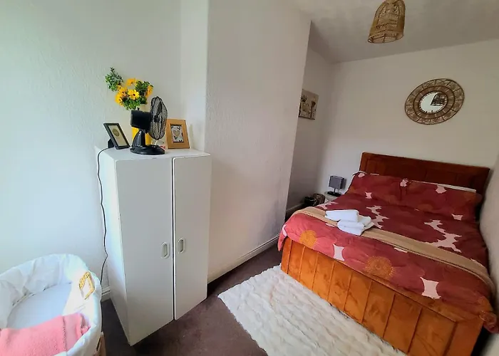 Business Friendly 2br House Sleeps 5, Wi-fi, Workspace & Free Parking Casa de Férias *