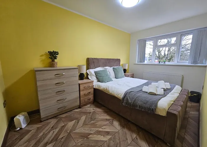 Near Old Trafford Modern 4br House For 7 Guests Holiday home Manchester